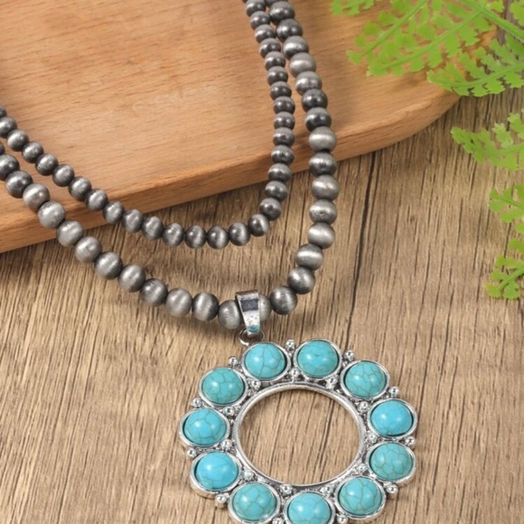 Turquoise Round Pendant Beaded Necklace NWT - Picture 4 of 6